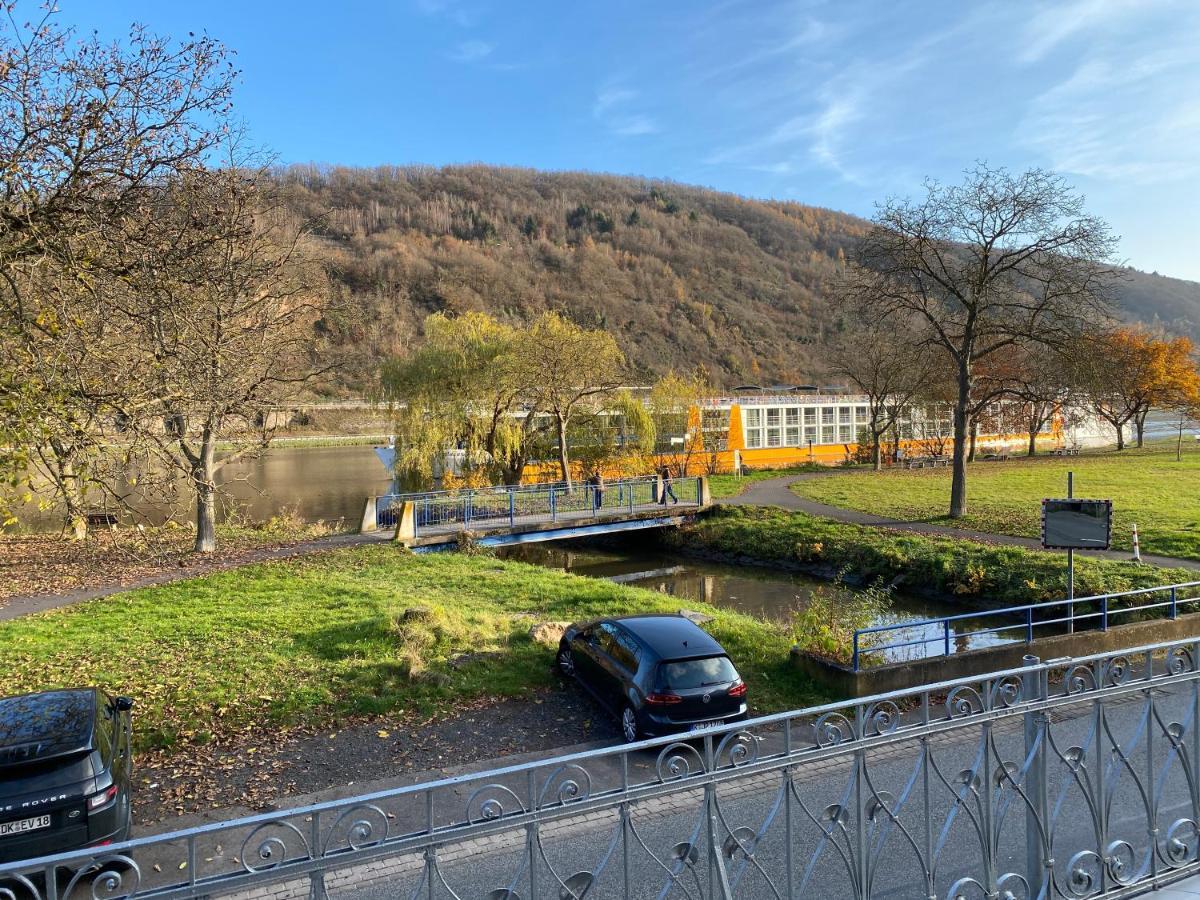 Direkter Moselblick I Altbau I 4 Personen I Terrasse Apartment Sankt Aldegund Bagian luar foto